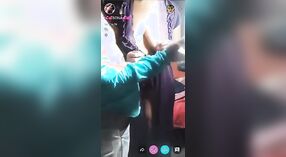 Desi milf devient coquine sur son téléphone pendant le sexe hardcore 0 minute 0 sec