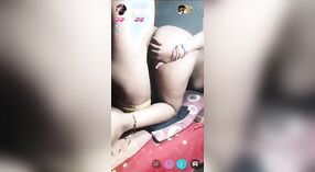 Desi milf menjadi nakal di teleponnya selama seks hardcore 13 min 40 sec