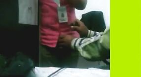 Sexo en la oficina con un jefe indio de MMC que se aprovecha de sus empleados 1 mín. 20 sec