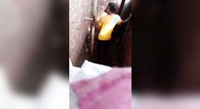 भारतीय देसी कॉलेज लड़की उसे पहले देता है और हो जाता है उसके स्तन चूसा बंद उसके प्रेमी द्वारा एमएमएस 3 मिन 10 एसईसी