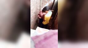 भारतीय देसी कॉलेज लड़की उसे पहले देता है और हो जाता है उसके स्तन चूसा बंद उसके प्रेमी द्वारा एमएमएस 0 मिन 30 एसईसी