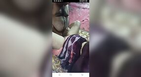 MMS video di un ragazzo avendo sesso con un attraente Indiano aunty 0 min 50 sec