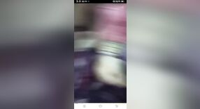 MMS video di un ragazzo avendo sesso con un attraente Indiano aunty 1 min 00 sec