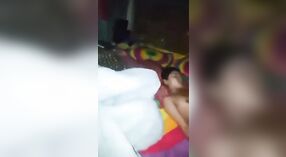 Bangla tình dục video tính năng béo vợ đưa một trần trụi pussyfucking 2 tối thiểu 20 sn