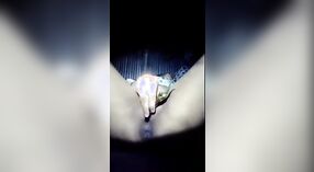 Indyjski kolegium dziewczyna masturbates z jej palce i reaches orgazm 3 / min 40 sec