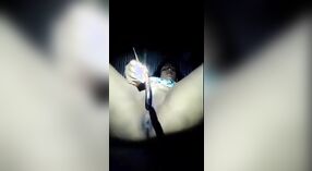 Indyjski kolegium dziewczyna masturbates z jej palce i reaches orgazm 4 / min 40 sec