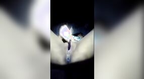 Indiana menina da faculdade se masturba com os dedos e atinge o orgasmo 5 minuto 00 SEC