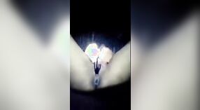 Indyjski kolegium dziewczyna masturbates z jej palce i reaches orgazm 0 / min 40 sec