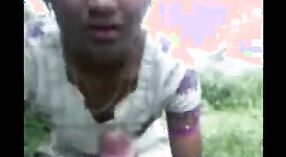 Der Outdoor-Sex eines indischen Paares in einem Dorf ist der Star dieses Videos 0 min 0 s