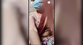 Desi XXX femme obtient son visage masqué et expose sa chatte nue devant une caméra en direct 1 minute 10 sec
