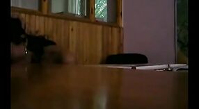 Индийская сексуальная сцена Бхабхи с Деваром в голубом фильме 2 минута 30 сек