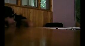 Индийская сексуальная сцена Бхабхи с Деваром в голубом фильме 2 минута 40 сек