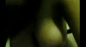 बुस्टी भारतीय मुलगी सूरतच्या तिच्या प्रियकराबरोबर हार्डकोर सेक्सचा आनंद घेते 1 मिन 40 सेकंद