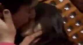 Video porno HD menampilkan seorang Indian NRI yang bernafsu turun dan kotor dengan kekasih kulit putihnya 2 min 00 sec