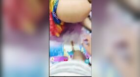 El coño afeitado de la esposa india recibe la atención que merece en la cámara en vivo 3 mín. 20 sec