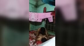 Une femme plantureuse se fait pilonner par son mari dans cette chaude vidéo de sexe desi 2 minute 50 sec