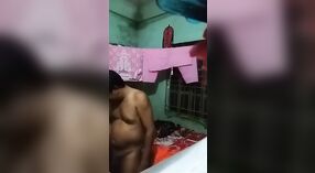 Istri berdada ditumbuk oleh suaminya dalam video seks desi panas ini 0 min 0 sec