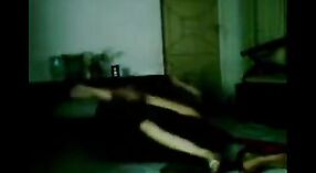 Cougirl PosityのいとこHautと彼女の兄弟をフィーチャーした近親相姦インドのセックスビデオ 58 分 40 秒