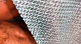 একটি নীল শাড়িতে ভারতীয় গৃহবধূ একজন ব্যক্তিকে বুনো যৌন লড়াইয়ের জন্য আমন্ত্রণ জানায় 5 মিন 20 সেকেন্ড