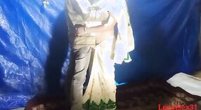 దేశీ యొక్క సవతి తల్లి అతనికి వెబ్‌క్యామ్‌లో ఇంద్రియ బ్లోజాబ్ మరియు హ్యాండ్‌జాబ్ ఇస్తుంది 1 మిన్ 10 సెకను