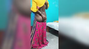 Clip vidéo à la maison d'une MILF aux gros seins qui se fait étirer le cul 2 minute 00 sec