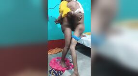 Clip vidéo à la maison d'une MILF aux gros seins qui se fait étirer le cul 8 minute 40 sec