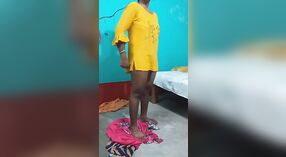 Klip video omah SAKA MILF hot njupuk bokong dheweke digawe dowo 10 min 20 sec