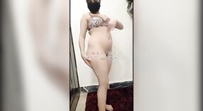 پاکستانی خوبصورتی flaunts اس کے مقعد مہارت پر کیمرے 4 کم از کم 40 سیکنڈ