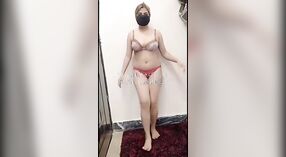 پاکستانی خوبصورتی flaunts اس کے مقعد مہارت پر کیمرے 0 کم از کم 40 سیکنڈ