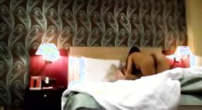 धोखा दे भारतीय पत्नी होटल के कमरे में छिपे हुए कैमरे पर पकड़ा जाता है 2 मिन 50 एसईसी