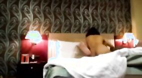 धोखा दे भारतीय पत्नी होटल के कमरे में छिपे हुए कैमरे पर पकड़ा जाता है 3 मिन 20 एसईसी