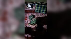 बांग्ला पत्नी धोखा देती है पर उसके पूर्व प्रेमी के साथ एक और आदमी में इस गर्म वीडियो 0 मिन 0 एसईसी