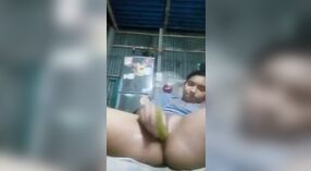 Bangla tình dục video featuring một đẹp cô gái thủ dâm với vegetables 4 tối thiểu 20 sn
