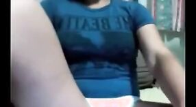 Desi faculdade menina recebe danadinho ligar webcam com dedilhado e bichano Toque 0 minuto 0 SEC