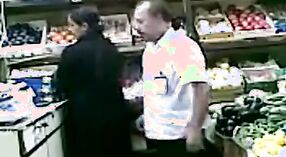 परिपक्व भारतीय जोड़ी की दुकान में एक त्वरित बकवास है 3 मिन 20 एसईसी