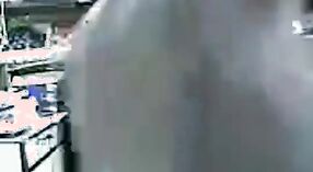 পরিপক্ক ভারতীয় দম্পতির দোকানে দ্রুত চোদা আছে 4 মিন 00 সেকেন্ড