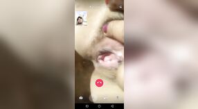 एक सुडौल भारतीय लड़की के नग्न एमएमएस वीडियो उसके शरीर दिखावा 3 मिन 00 एसईसी