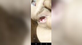 एक सुडौल भारतीय लड़की के नग्न एमएमएस वीडियो उसके शरीर दिखावा 4 मिन 00 एसईसी