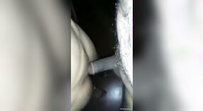 Regardez une adolescente indienne faire une pipe dans cette vidéo porno desi 2 minute 40 sec