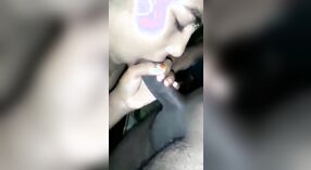 Regardez une adolescente indienne faire une pipe dans cette vidéo porno desi 0 minute 50 sec