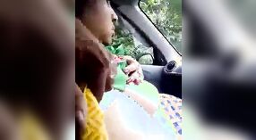 Godere di un sensuale auto giro con un indiano donna in questo Bengalese sesso video 2 min 20 sec