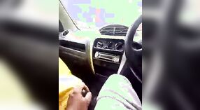 このベンガル語のセックスビデオでインドの女性と一緒に官能的な車の乗り心地をお楽しみください 5 分 20 秒