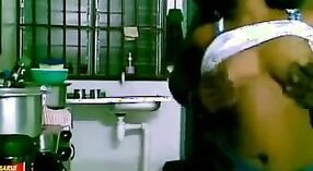 हॉट इंडियन कपलचा एमएमएस व्हिडिओ स्टीम सेक्सचा समावेश आहे 1 मिन 50 सेकंद