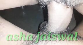 La vidéo porno amateur de Desi XXX présente sa chatte et ses jouets 7 minute 50 sec