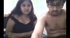Ensest sahneleri ve öpüşme ile ev yapımı Hint seks video 2 dakika 20 saniyelik