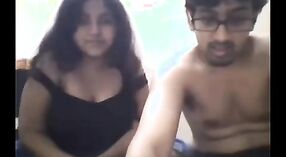 Ensest sahneleri ve öpüşme ile ev yapımı Hint seks video 2 dakika 50 saniyelik