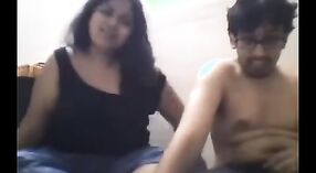 Zelfgemaakte Indiase seks video met incest scènes en zoenen 0 min 30 sec