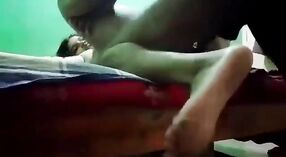 हौशी अश्लील व्हिडिओमध्ये वाफेच्या कृतीत एक मोटा भारतीय मुलगी आणि तिचा सावत्र पिता आहे 1 मिन 40 सेकंद