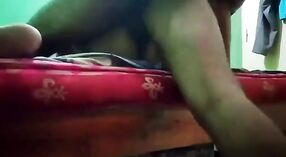 हौशी अश्लील व्हिडिओमध्ये वाफेच्या कृतीत एक मोटा भारतीय मुलगी आणि तिचा सावत्र पिता आहे 3 मिन 40 सेकंद