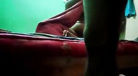 Video porno amateur presenta a una niña india regordeta y su padrastro en acción humeante 6 mín. 20 sec